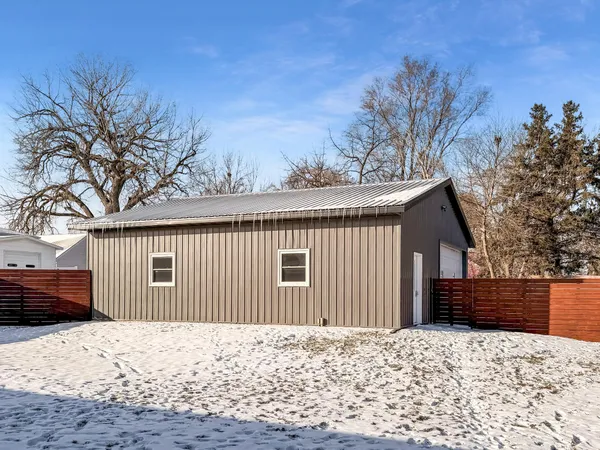 $300,000 | 113 Oklahoma Avenue, Adrian, MN 56110