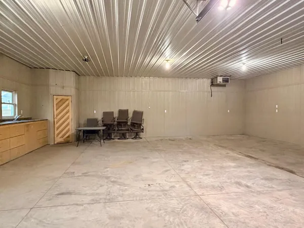 $300,000 | 113 Oklahoma Avenue, Adrian, MN 56110