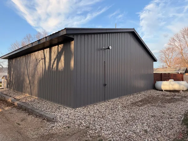 $300,000 | 113 Oklahoma Avenue, Adrian, MN 56110