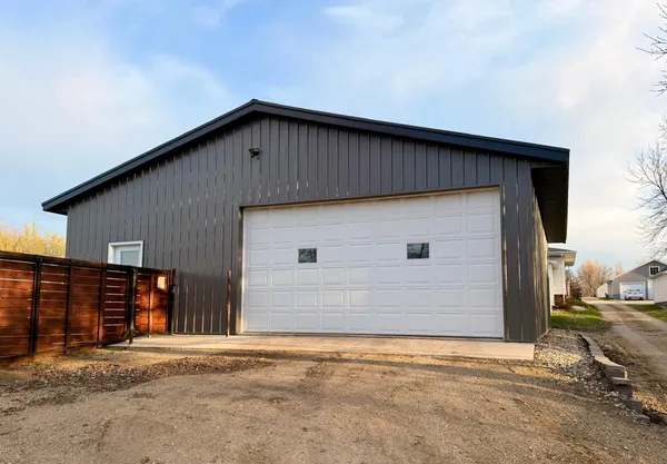 $300,000 | 113 Oklahoma Avenue, Adrian, MN 56110