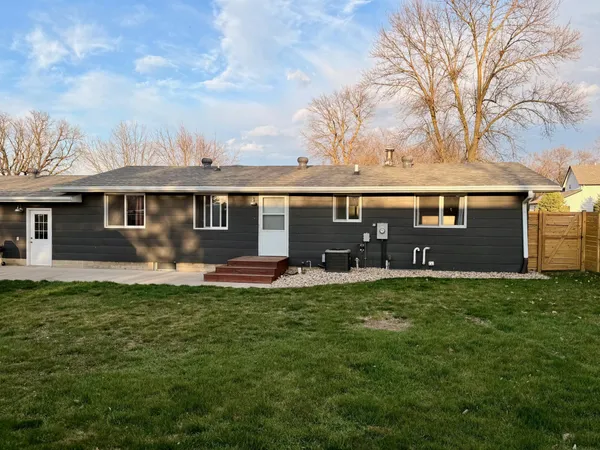 $300,000 | 113 Oklahoma Avenue, Adrian, MN 56110