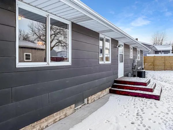 $300,000 | 113 Oklahoma Avenue, Adrian, MN 56110