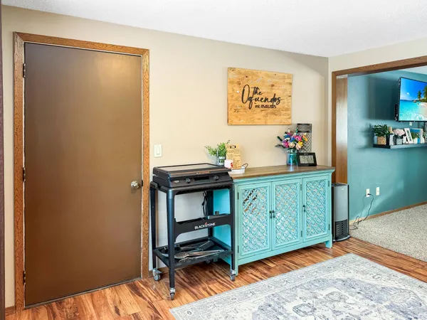 $300,000 | 113 Oklahoma Avenue, Adrian, MN 56110