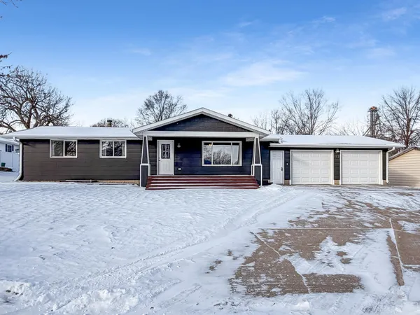 $300,000 | 113 Oklahoma Avenue, Adrian, MN 56110