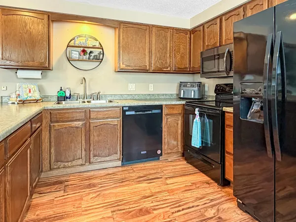 $300,000 | 113 Oklahoma Avenue, Adrian, MN 56110