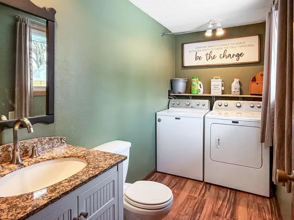 $300,000 | 113 Oklahoma Avenue, Adrian, MN 56110