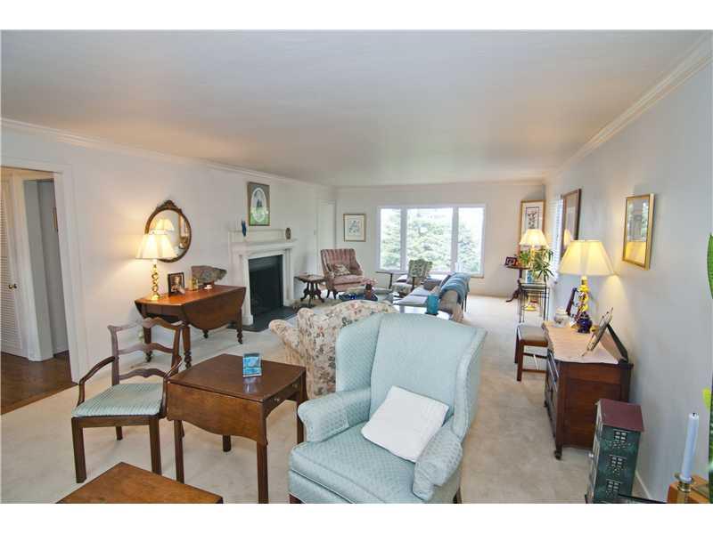 35 Newgate Road Pittsburgh, PA 15202 - Photo 11 of 25 Living Room. Spacious room with W/W carpet and great view.