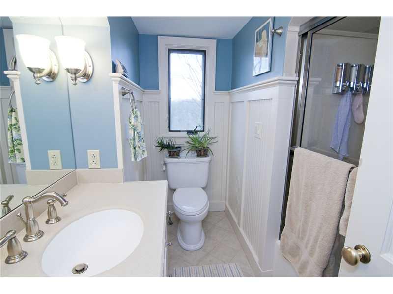 35 Newgate Road Pittsburgh, PA 15202 - Photo 22 of 25 Full Bath. Features heated ceramic tile floor, tub/shower, vanity sink.
