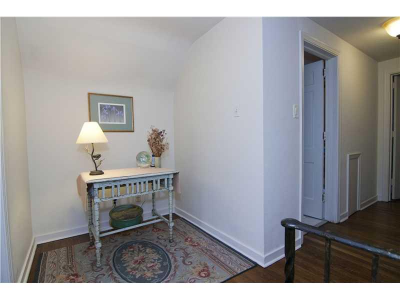 35 Newgate Road Pittsburgh, PA 15202 - Photo 23 of 25 Other. Upper hallway features niche area, HW flooring, extra closet.