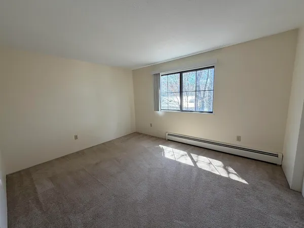 $1,850 | 134 Mammoth Road, Unit 29, Hooksett, NH 03106