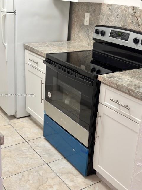 Miami Lakes Miami Lakes, FL 33014 - Photo 3 of 8 a stove top oven sitting inside of a kitchen