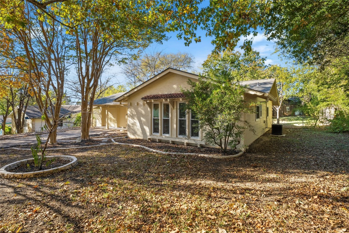 6710 Kings Point West Austin, TX 78723 - Photo 2 of 40 a front view of a house with a yard