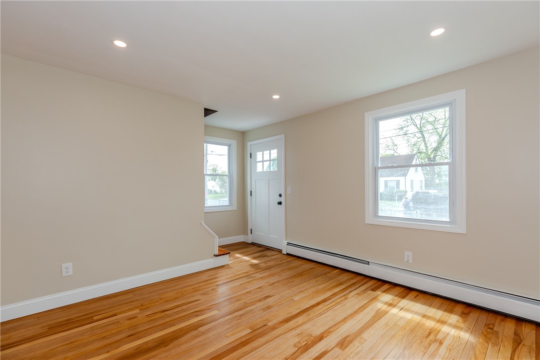 34 Wasaga Road Pawtucket, RI 02861 - Photo 3 of 30 Frnt entry into living room