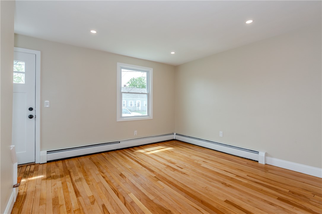 34 Wasaga Road Pawtucket, RI 02861 - Photo 4 of 30 Living room