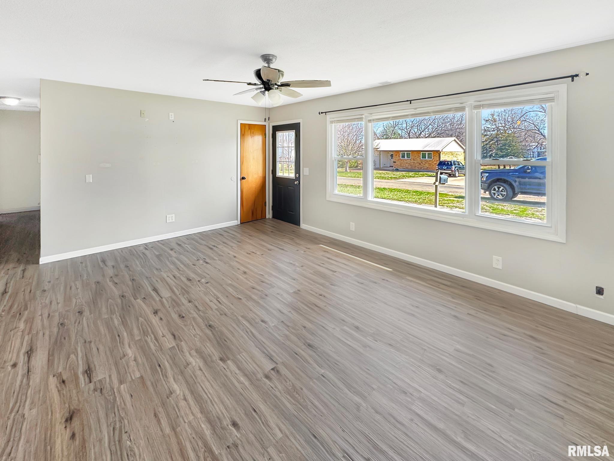 305 Walnut Street Mount Sterling, IL 62353 - Photo 3 of 17