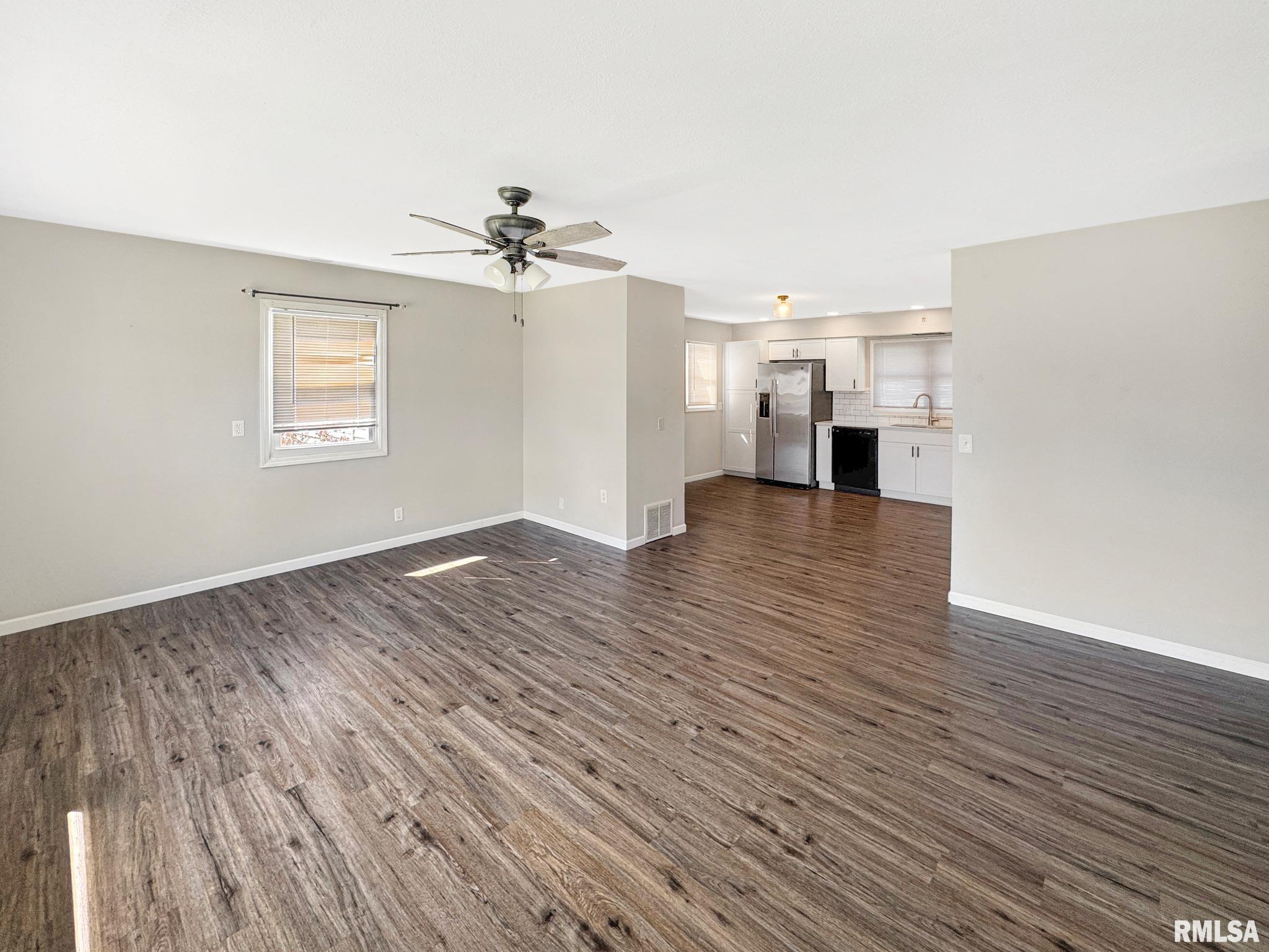 305 Walnut Street Mount Sterling, IL 62353 - Photo 5 of 17