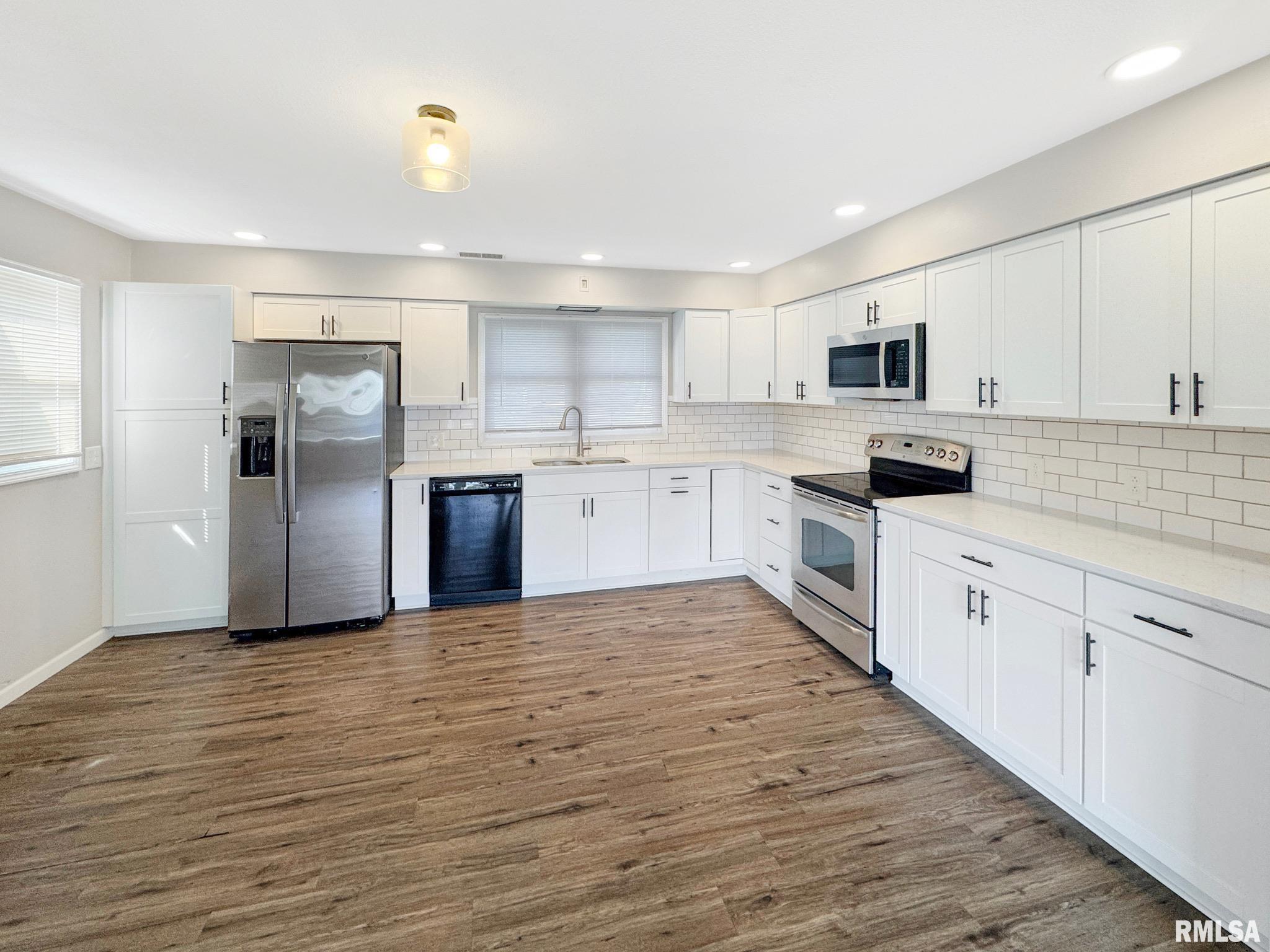 305 Walnut Street Mount Sterling, IL 62353 - Photo 6 of 17