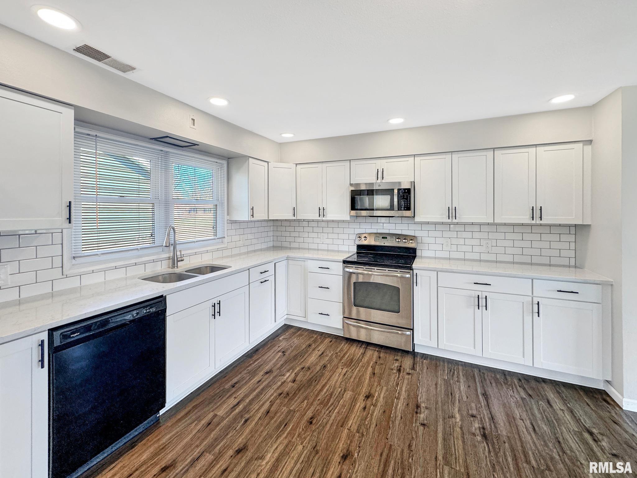 305 Walnut Street Mount Sterling, IL 62353 - Photo 7 of 17