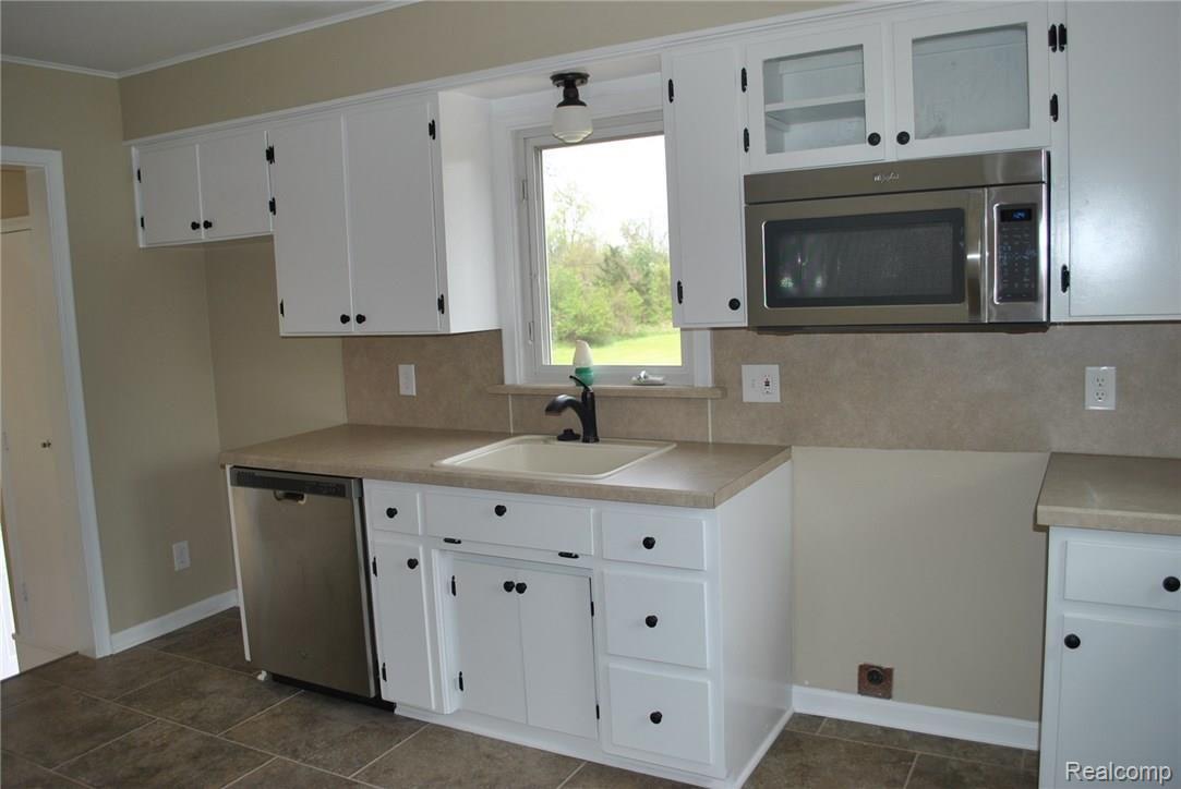 2385 Vivian Road Monroe, MI 48162 - Photo 3 of 21 DSC_0528.JPG
