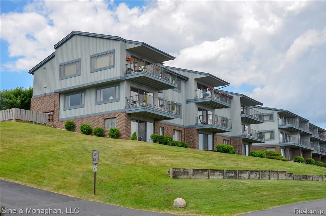 1715 River Road, Unit 52 St. Clair, MI 48079 - Photo 2 of 41 DSC_2459.jpg