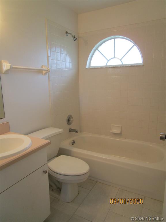508 Sandpiper Court Edgewater, FL 32141 - Photo 7 of 10 a bathroom with a toilet a sink and bathtub