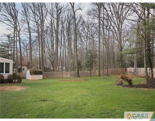 14 Golf Road Edison, NJ 08820 - Photo 19 of 20 a garden with trees