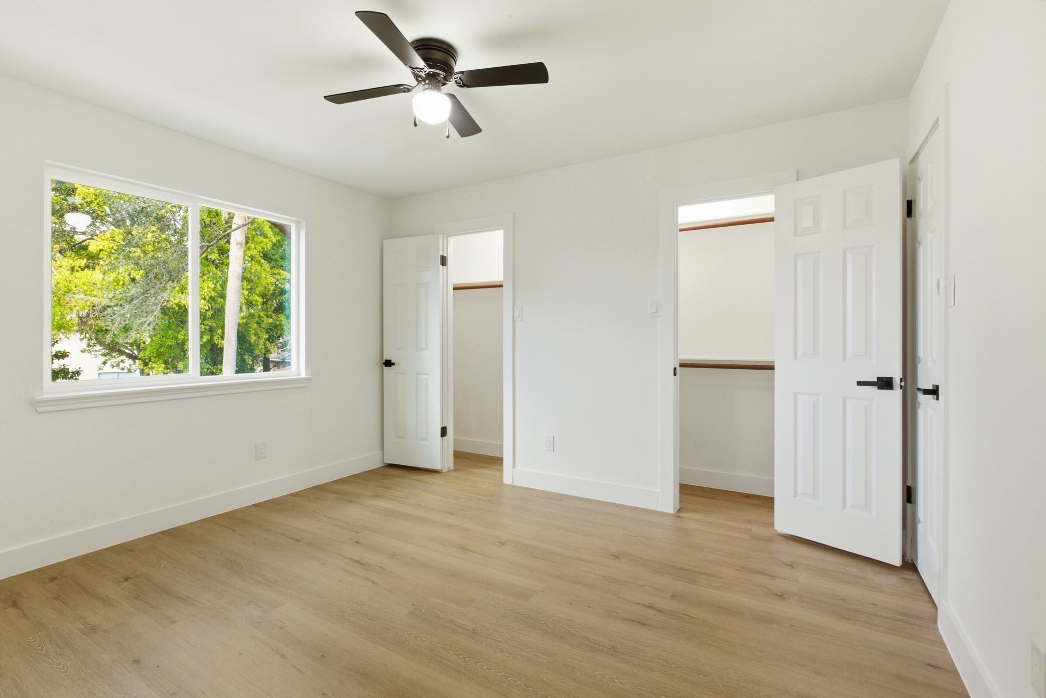 7338 San Ramon Drive Houston, TX 77083 - Photo 27 of 38 a view of an empty room with a window