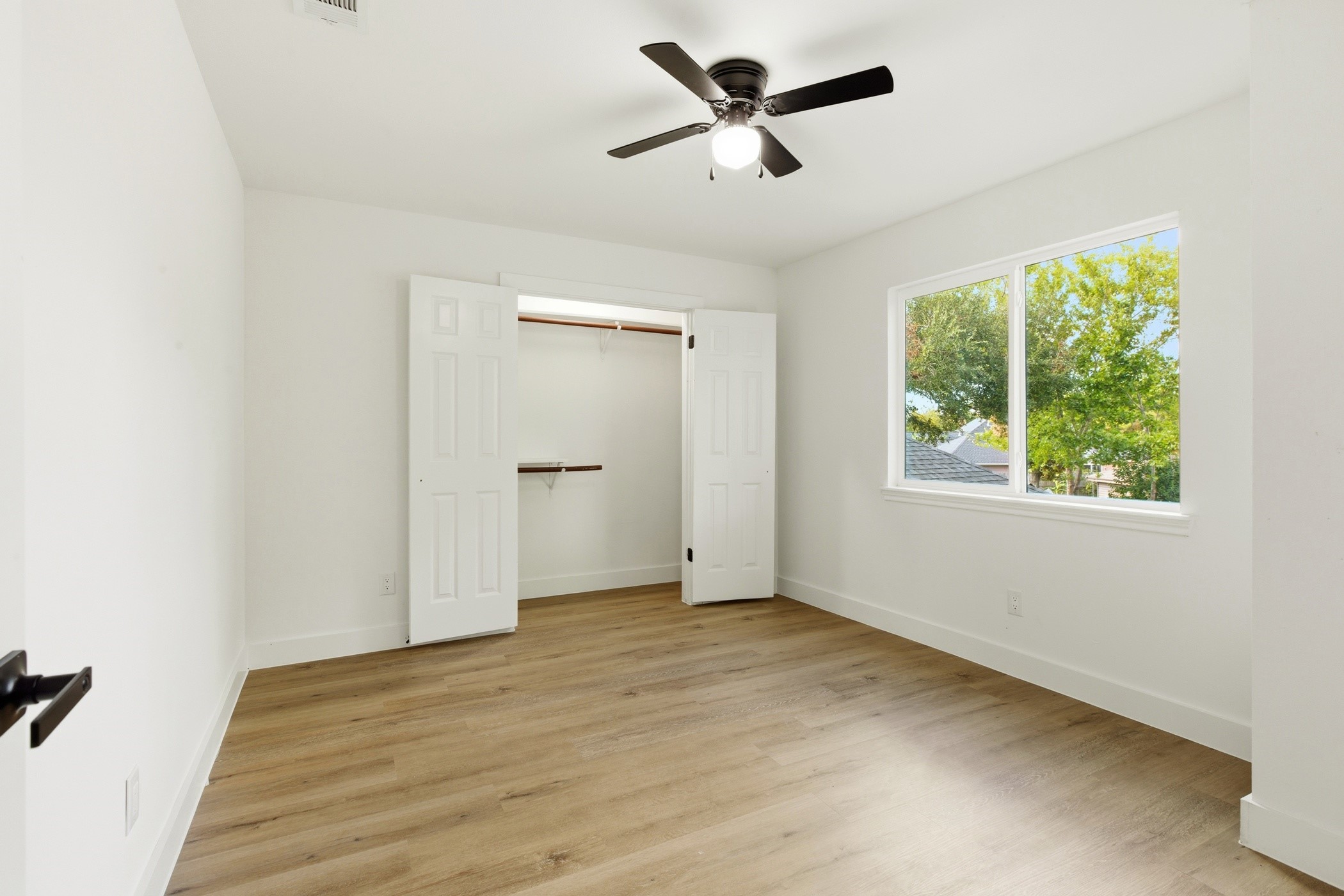 7338 San Ramon Drive Houston, TX 77083 - Photo 34 of 38 a view of empty room with wooden floor and fan