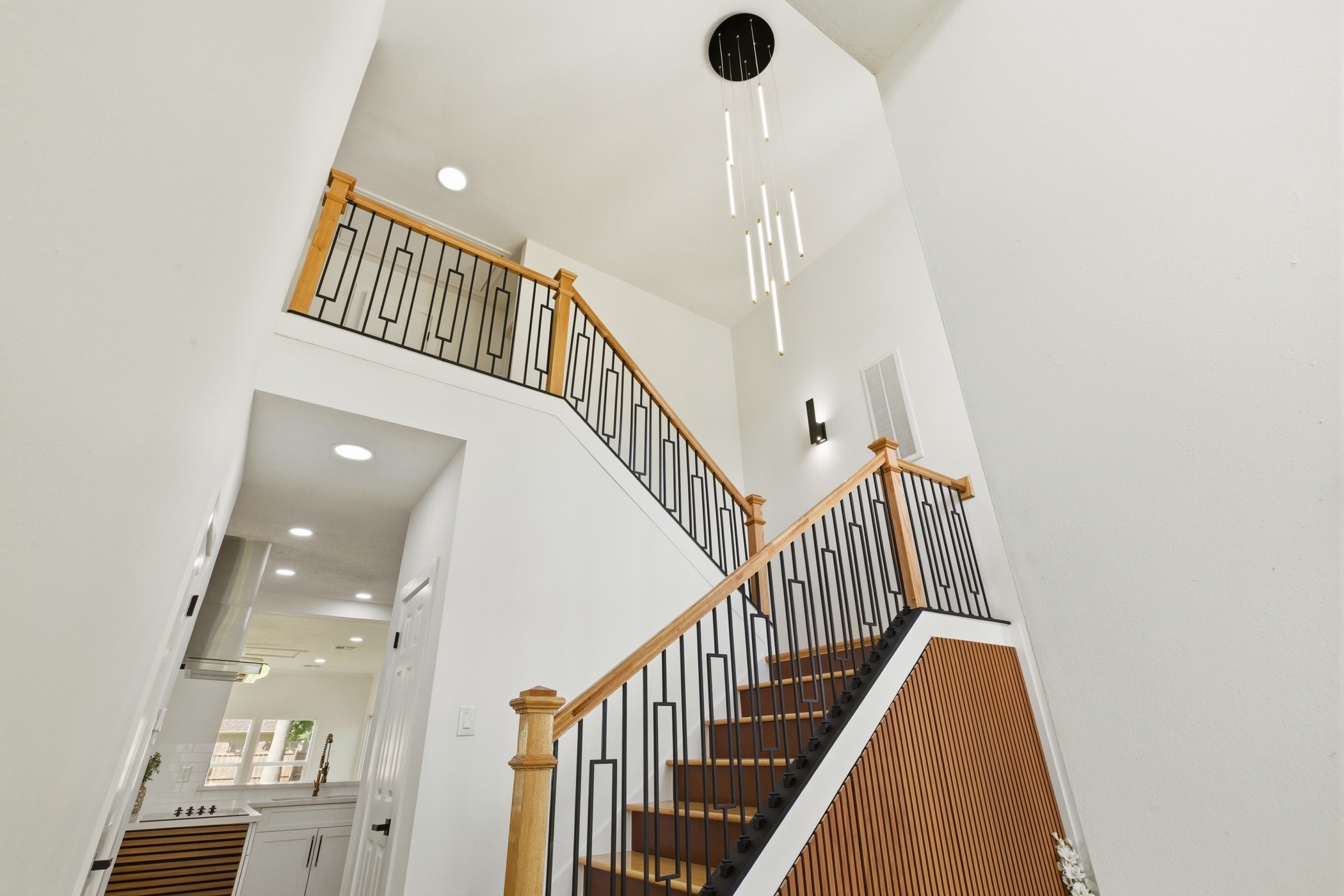 7338 San Ramon Drive Houston, TX 77083 - Photo 4 of 38 a view of entryway and hall