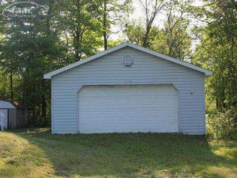 8316 Upton Road Laingsburg, MI 48848 - Photo 11 of 24 20152964-11.JPG