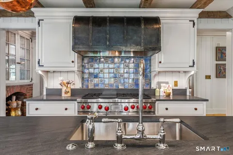 $6,895,000 | 372 Brushy Ridge Road, New Canaan, CT 06840