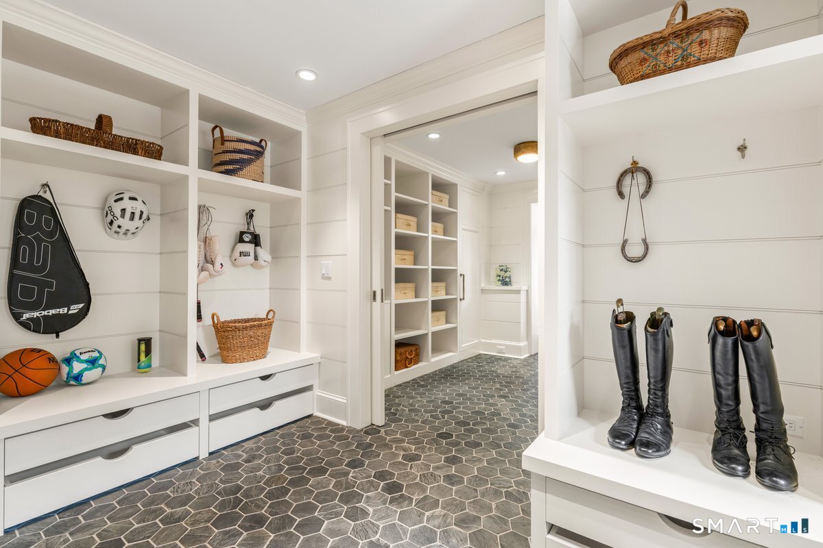 372 Brushy Ridge Road New Canaan, CT 06840 - Photo 17 of 40