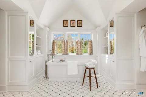 $6,895,000 | 372 Brushy Ridge Road, New Canaan, CT 06840