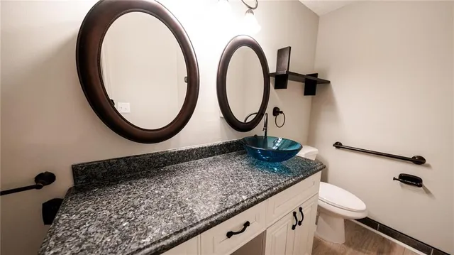 a view of a livingroom with wooden floor and entryway