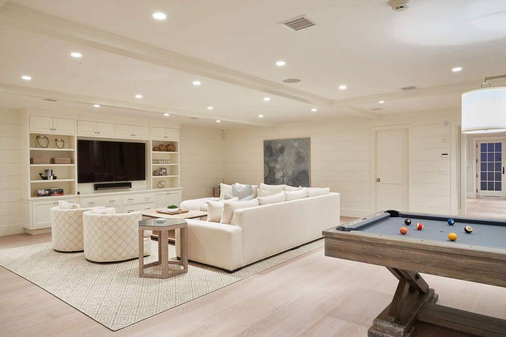 25 Pilgrim Road Nantucket, MA 02554 - Photo 24 of 28 a living room with furniture and a flat screen tv