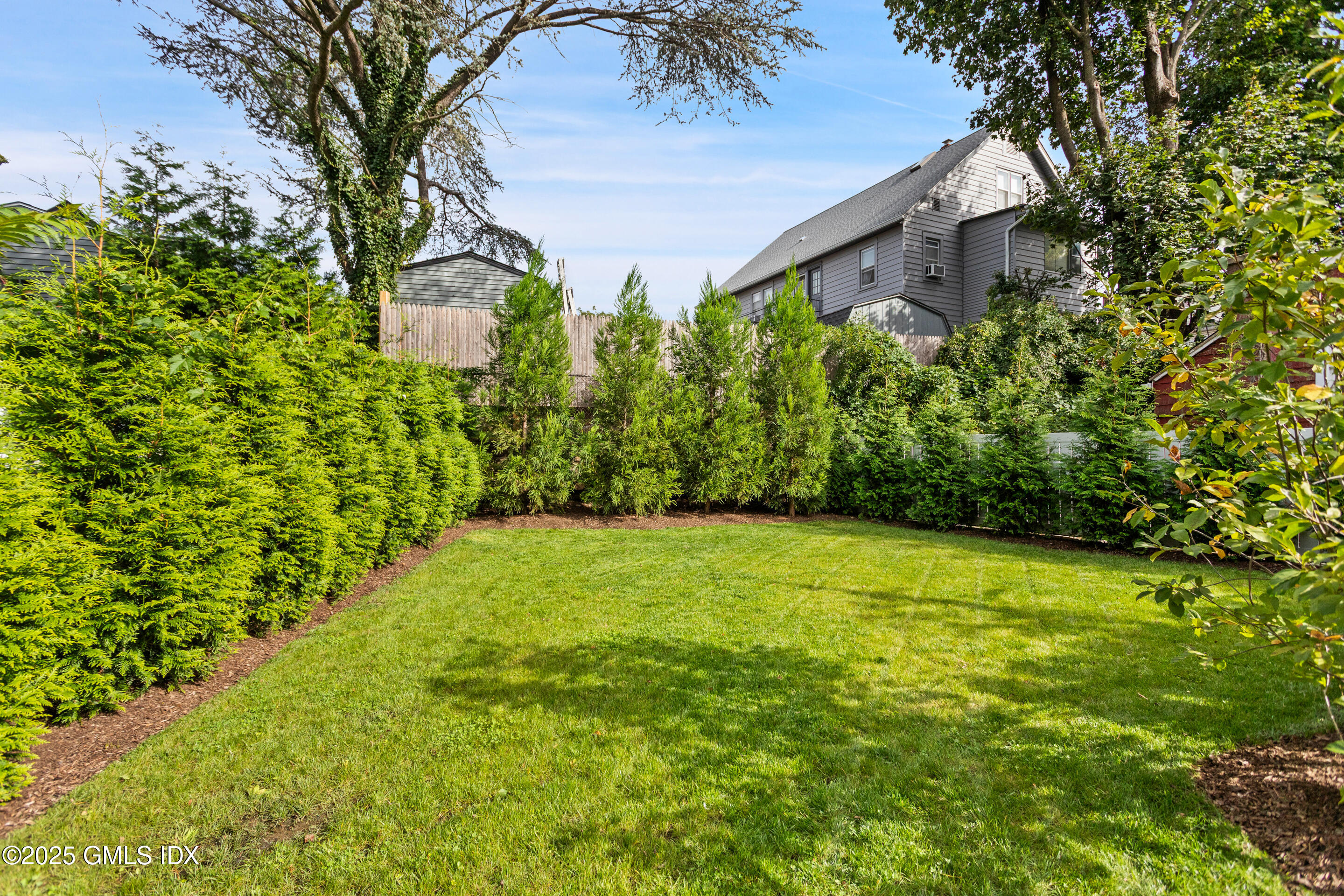 25 Henry Street, Unit B Greenwich, CT 06830 - Photo 4 of 8 IMG_9097_1