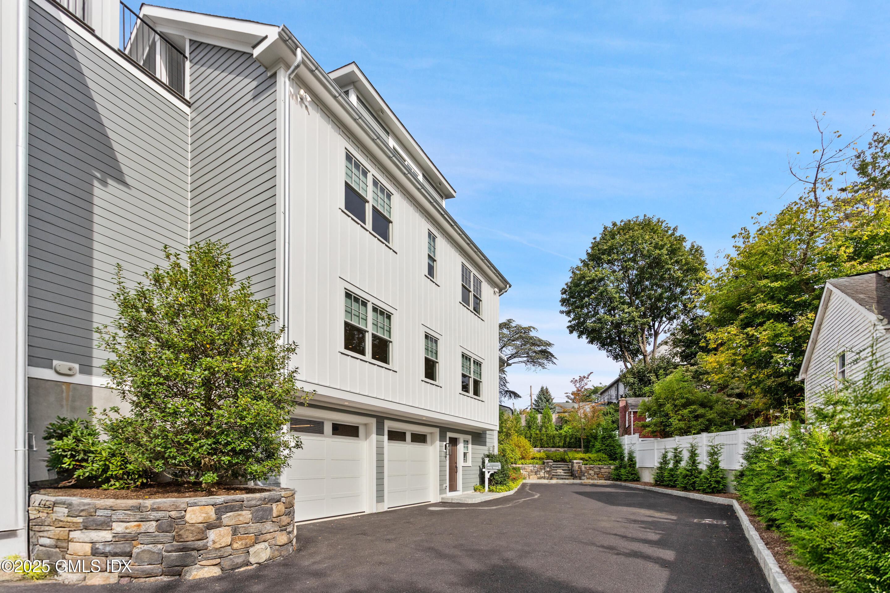 25 Henry Street, Unit B Greenwich, CT 06830 - Photo 6 of 8 IMG_9047_1