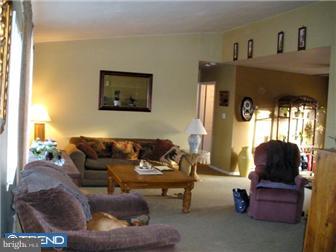 133 B Avis Mill Road Pilesgrove, NJ 08098 - Photo 4 of 6 Living Room