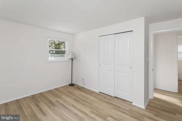 a view of empty room with window