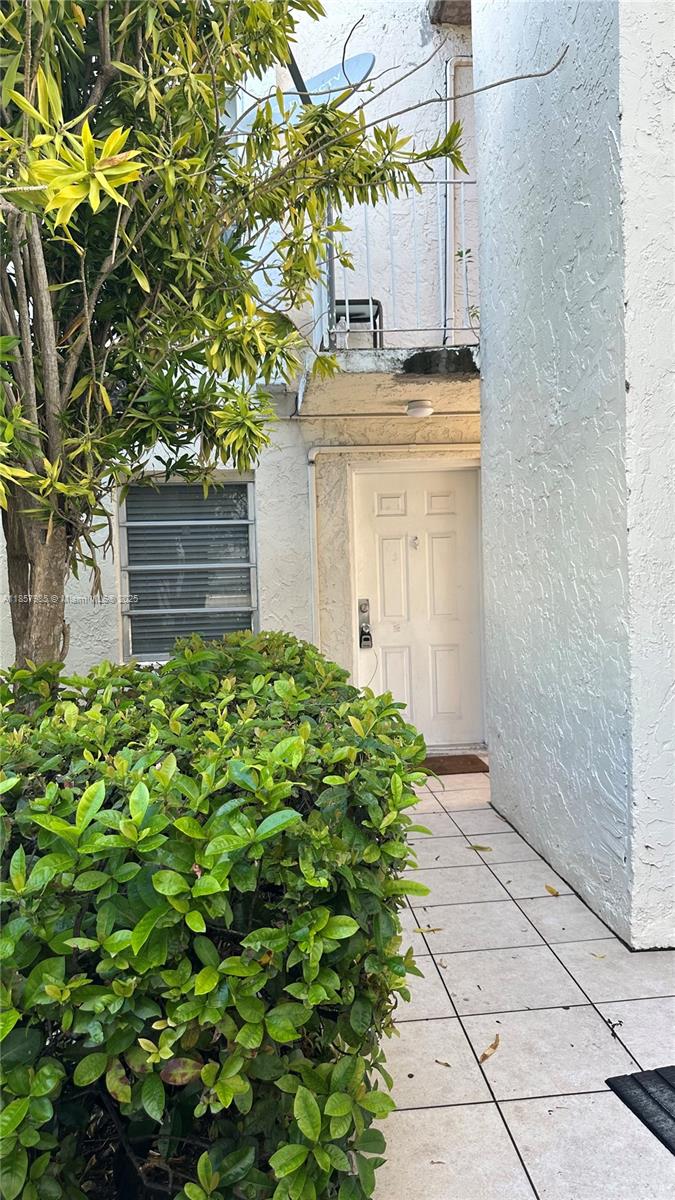 2138 Southwest 6th Street, Unit 102 Miami, FL 33135 - Photo 9 of 11 a backyard of a house with lots of green space