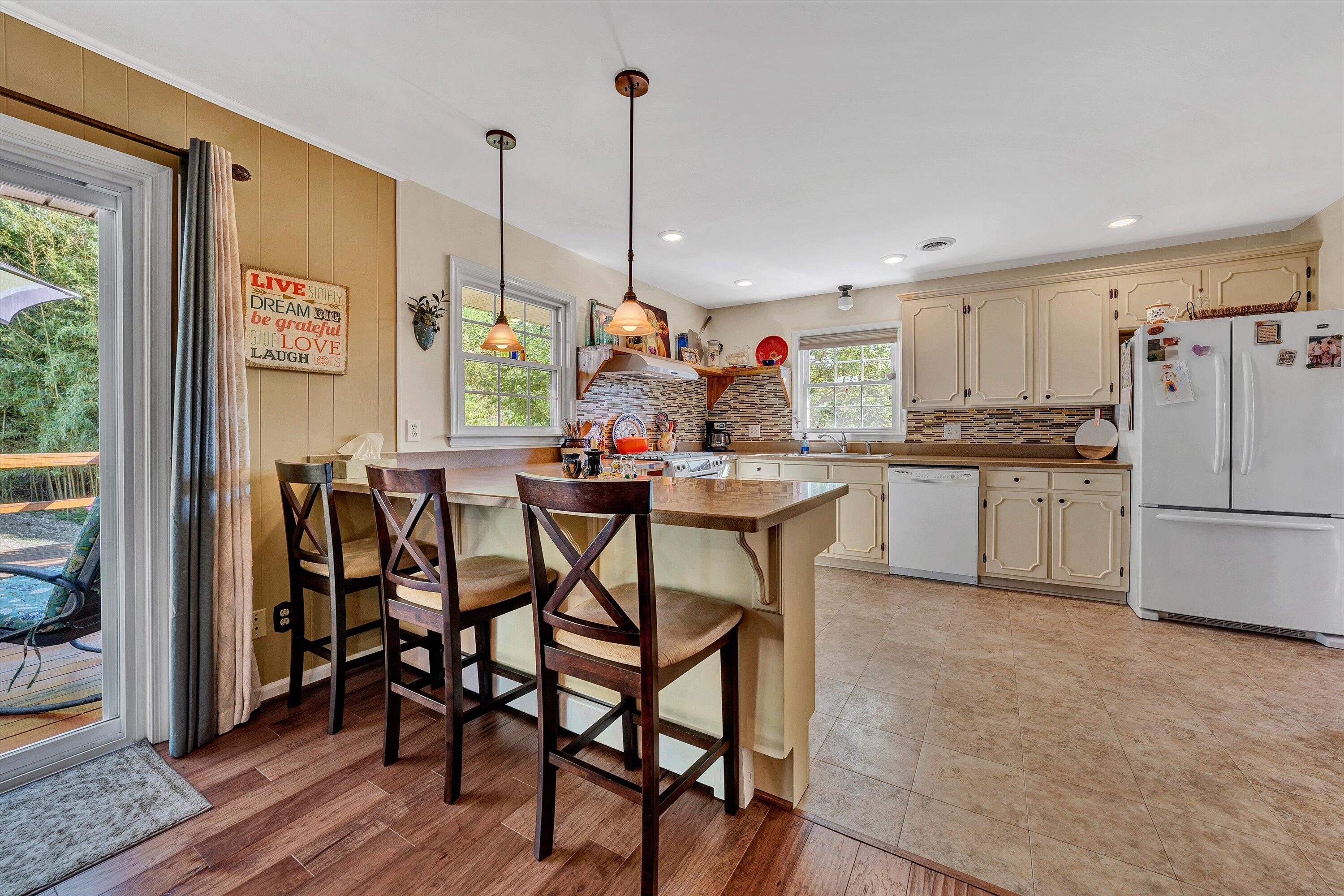4911 Cave Spring Circle Roanoke, VA 24018 - Photo 12 of 38 13-062520240010