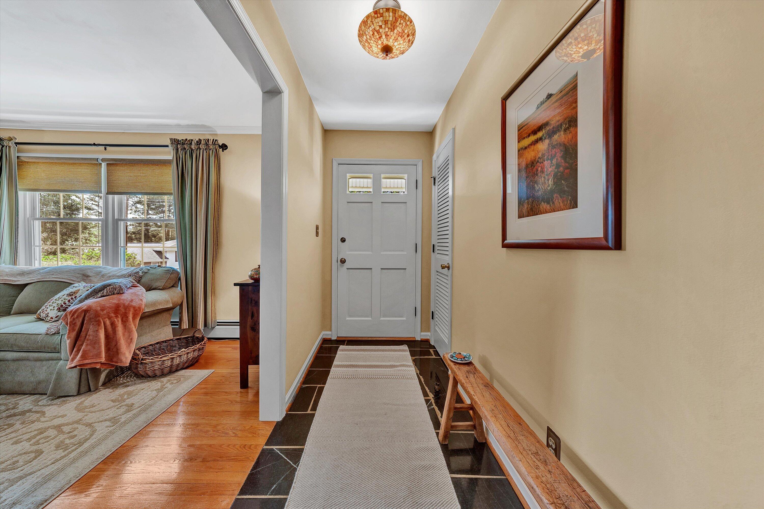 4911 Cave Spring Circle Roanoke, VA 24018 - Photo 3 of 38 04-062520240001
