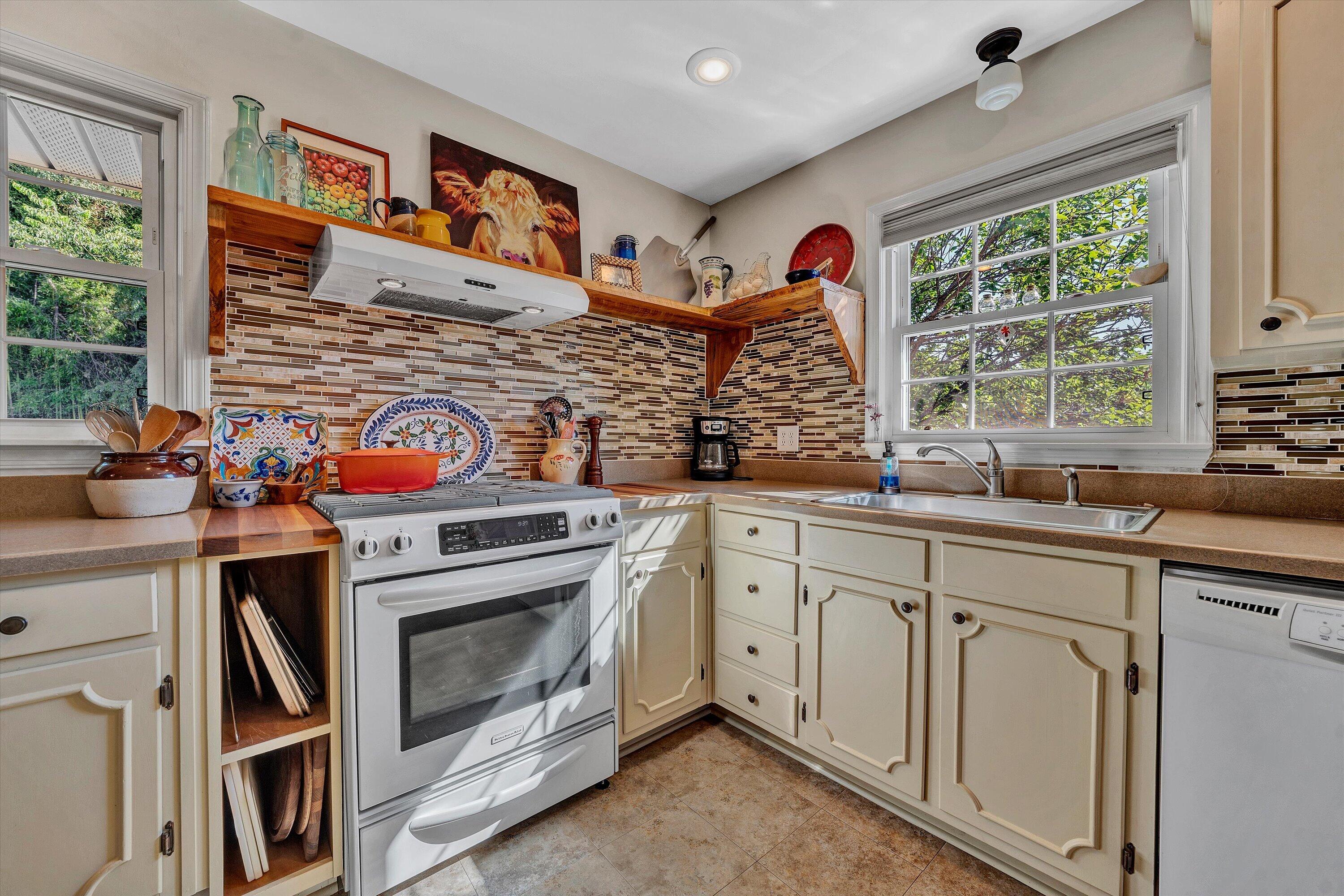 4911 Cave Spring Circle Roanoke, VA 24018 - Photo 9 of 38 10-062520240007