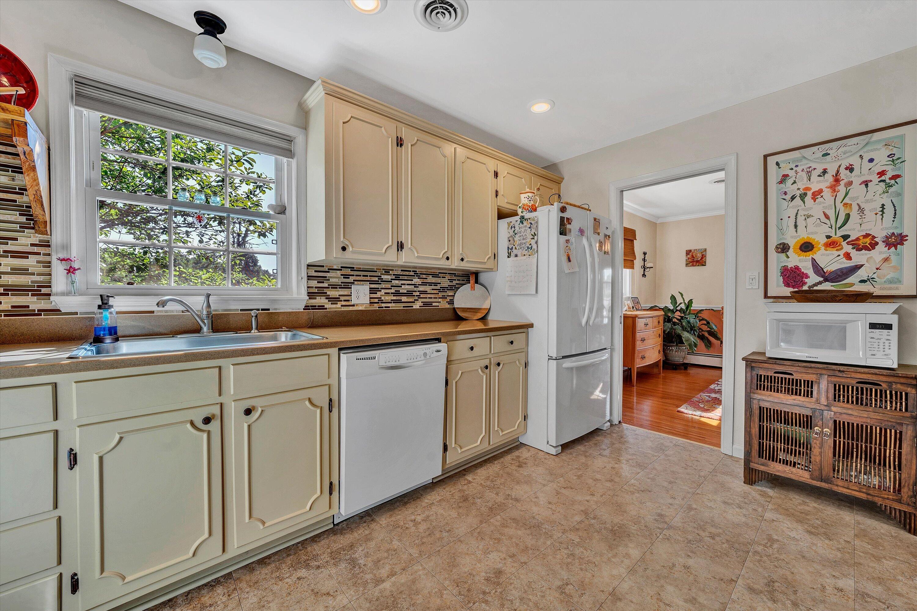 4911 Cave Spring Circle Roanoke, VA 24018 - Photo 10 of 38 11-062520240008