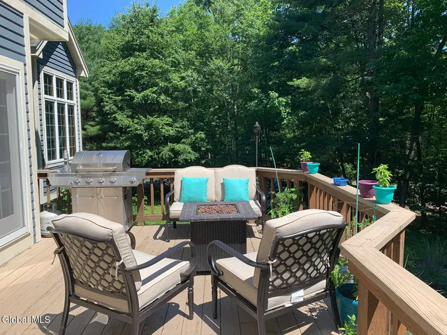 $749,000 | 12 Pond Hollow Road, Sand Lake, NY 12018