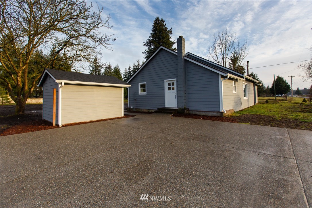8546 180th Way Southwest Rochester, WA 98579 - Photo 4 of 25
