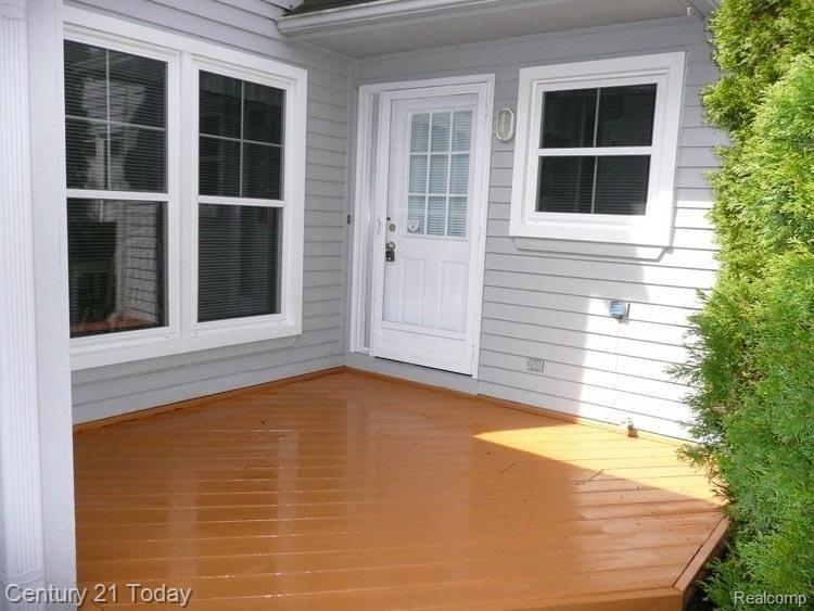 23077 Farmington Road, Unit 14 Farmington, MI 48336 - Photo 23 of 25 Front Porch