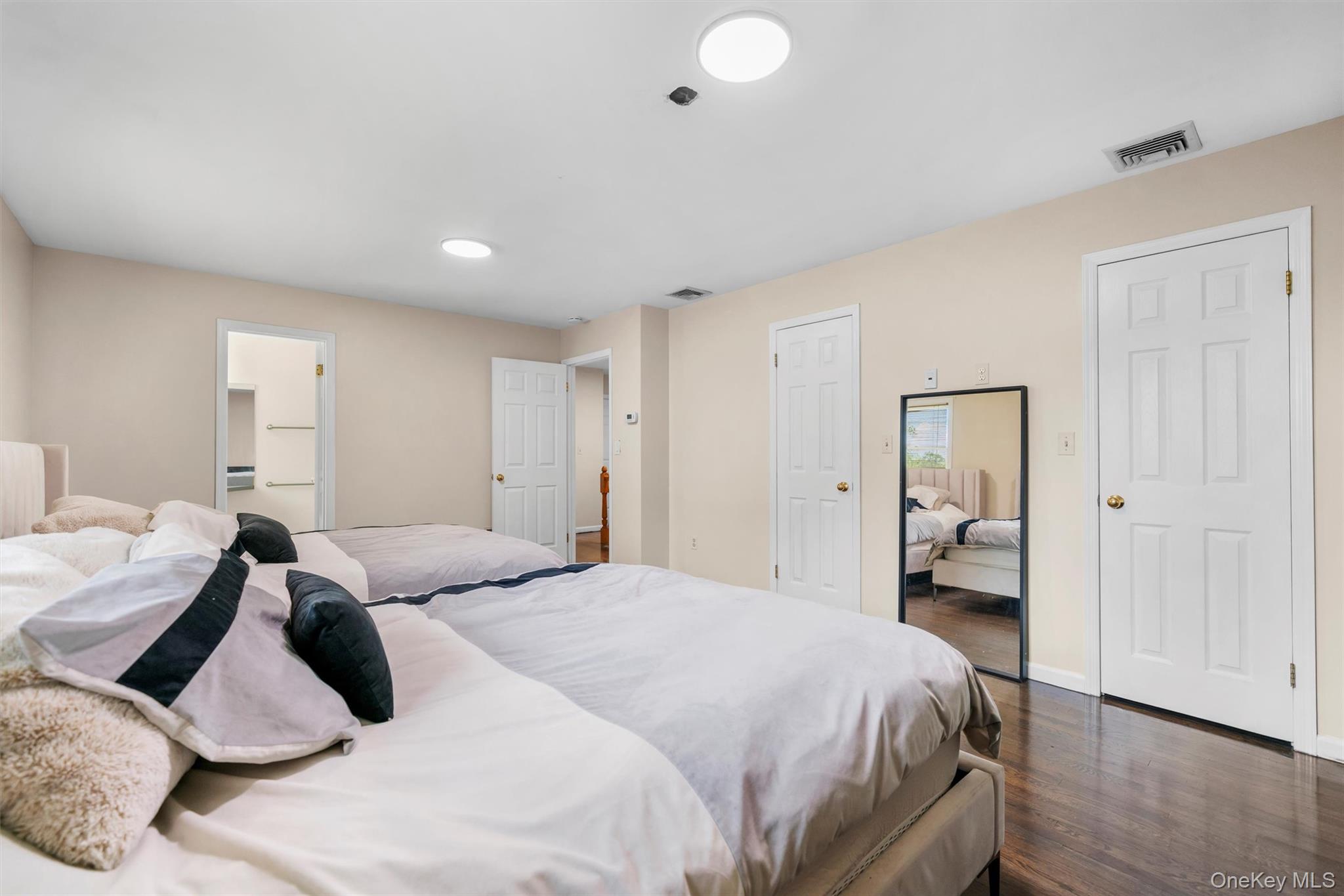 14 Cheesecote Court Stony Point, NY 10980 - Photo 21 of 40 a bedroom with a bed and a lamp