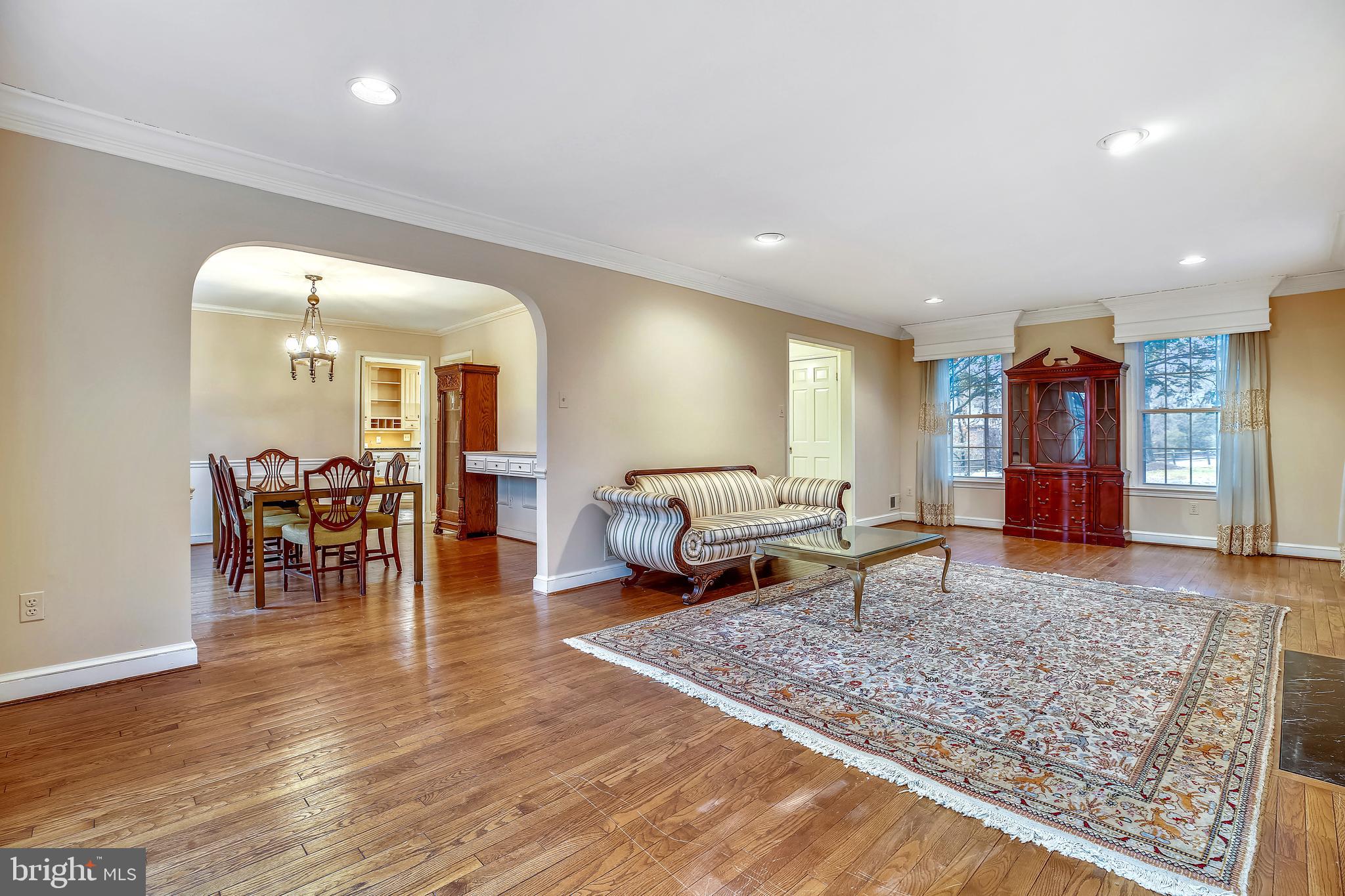 11781 Gainsborough Road Potomac, MD 20854 - Photo 10 of 65 Easy flow between Living and Dining Rooms