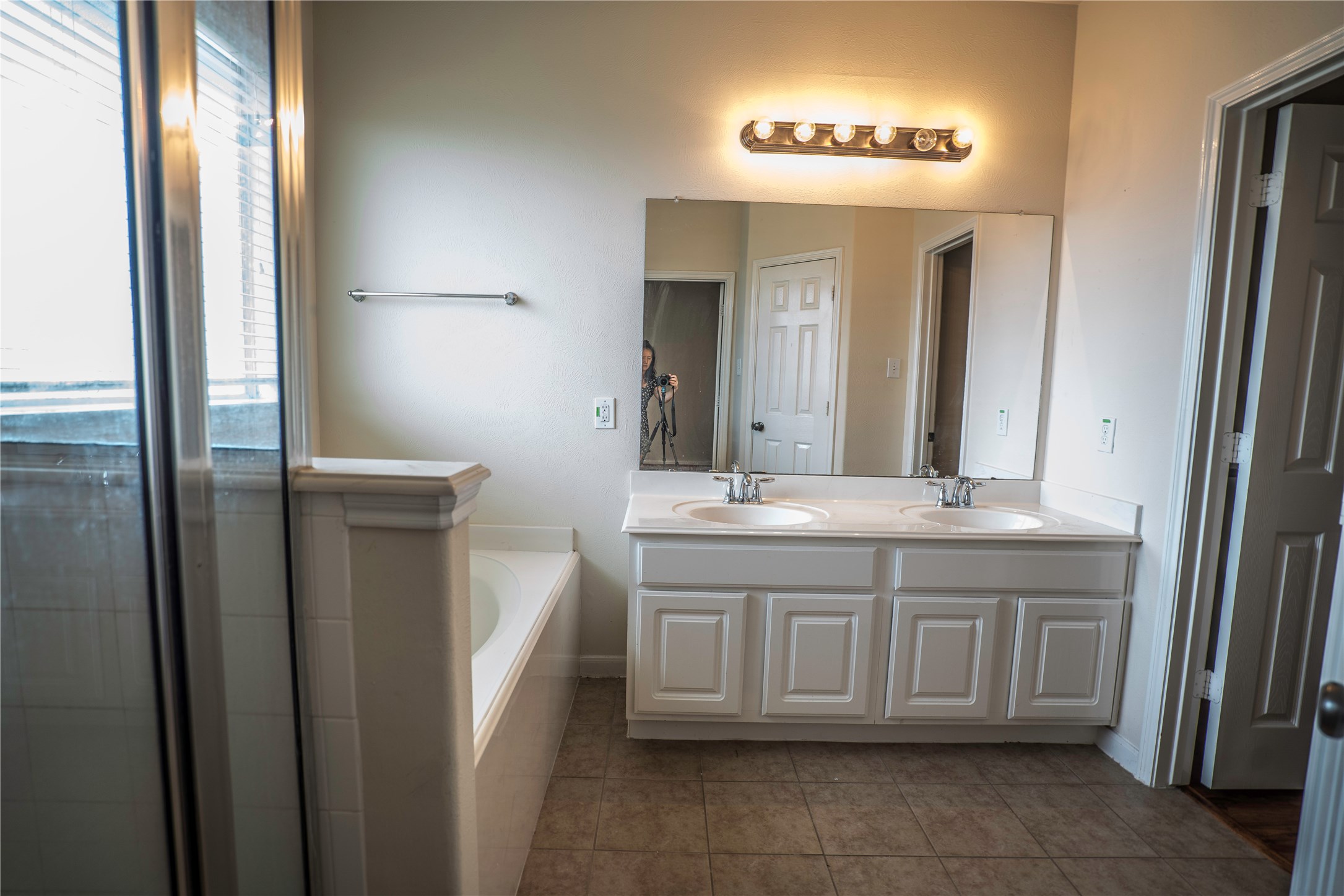 8811 Henrico Lane Rosenberg, TX 77469 - Photo 15 of 18 a bathroom with a double vanity sink and a mirror